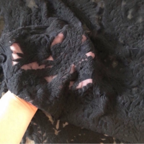 Jessica Simpson Black Lace Short Sleeve Top - Picture 4 of 8